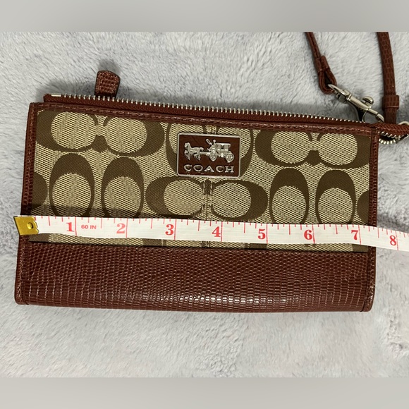 Coach wristlet wallet. - Picture 3 of 6